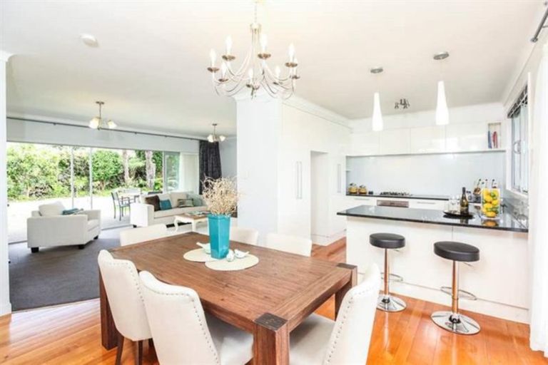 Photo of property in 132 Mountain Road, Henderson Valley, Auckland, 0612