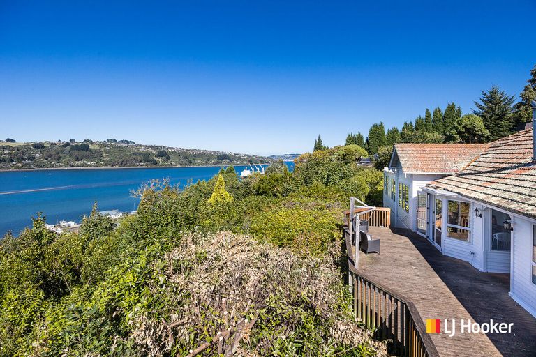 Photo of property in 32 Adderley Terrace, Ravensbourne, Dunedin, 9022