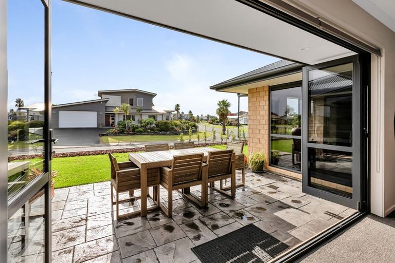 Photo of property in 26 Key West Drive, One Tree Point, 0118