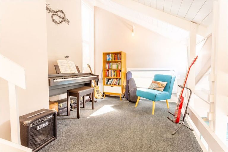 Photo of property in 1 Radiata Lane, Chatswood, Auckland, 0626