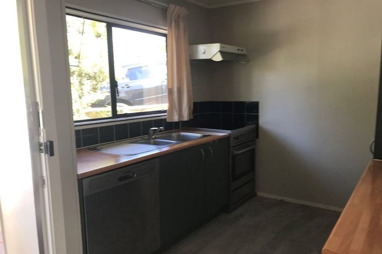 Photo of property in 41 Holmes Drive South, Massey, Auckland, 0614