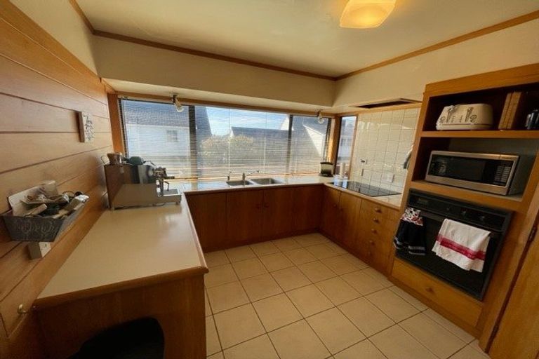 Photo of property in 2/13 Saltburn Road, Milford, Auckland, 0620