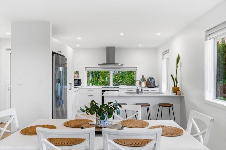 Photo of property in 103 Station Road, Kumeu, 0891