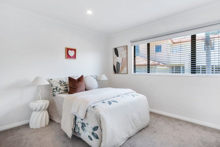 Photo of property in 28a Woodstock Road, Forrest Hill, Auckland, 0620