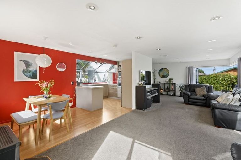 Photo of property in 29 Glucina Avenue, West Harbour, Auckland, 0618