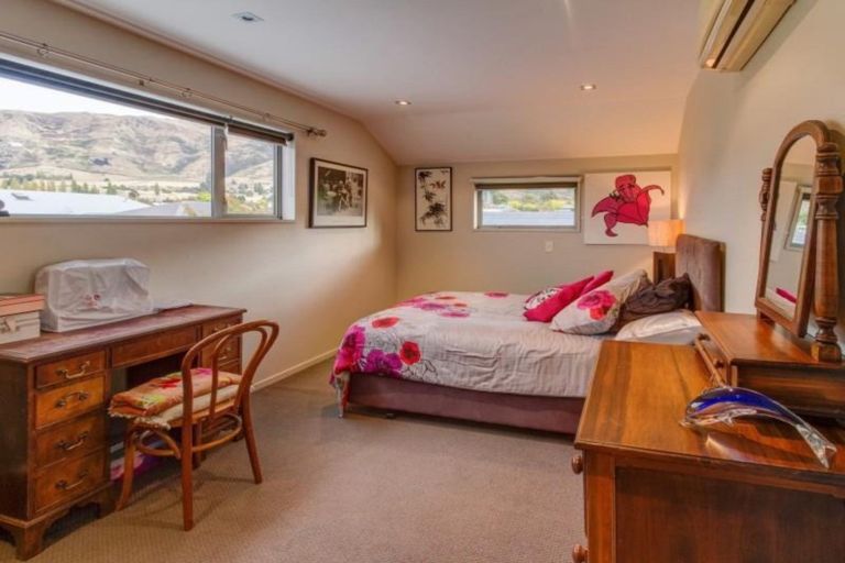 Photo of property in 15 Jessies Crescent, Wanaka, 9305