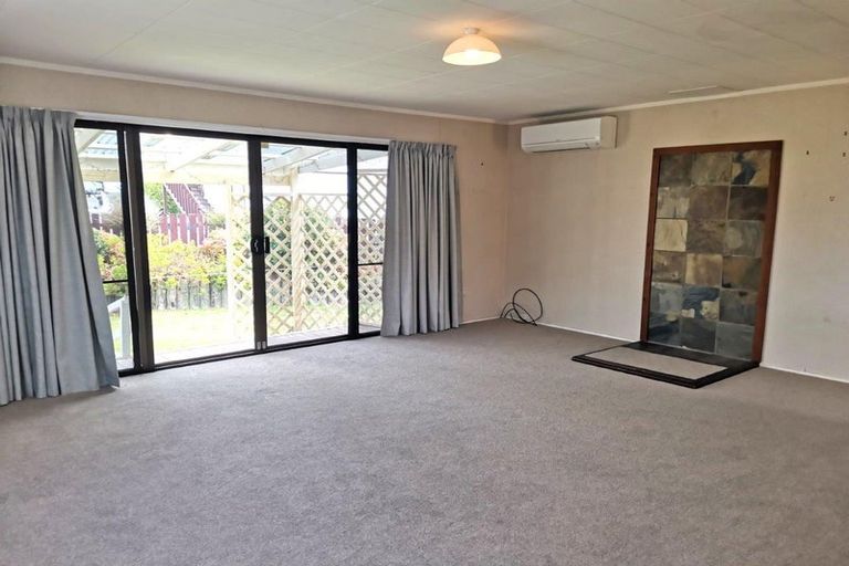 Photo of property in 1 Prion Place, One Tree Point, 0118