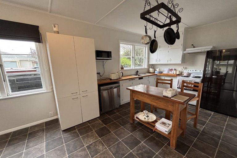 Photo of property in 36 Aberdeen Avenue, Takaro, Palmerston North, 4412