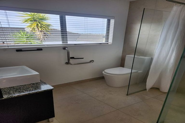 Photo of property in 28 Ballymore Drive, Pinehill, Auckland, 0632