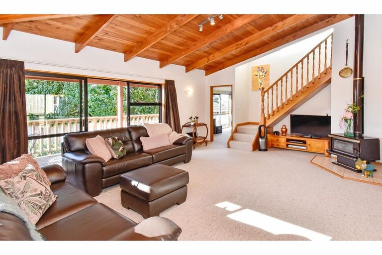 Photo of property in 2/12 Spears Place, Botany Downs, Auckland, 2010