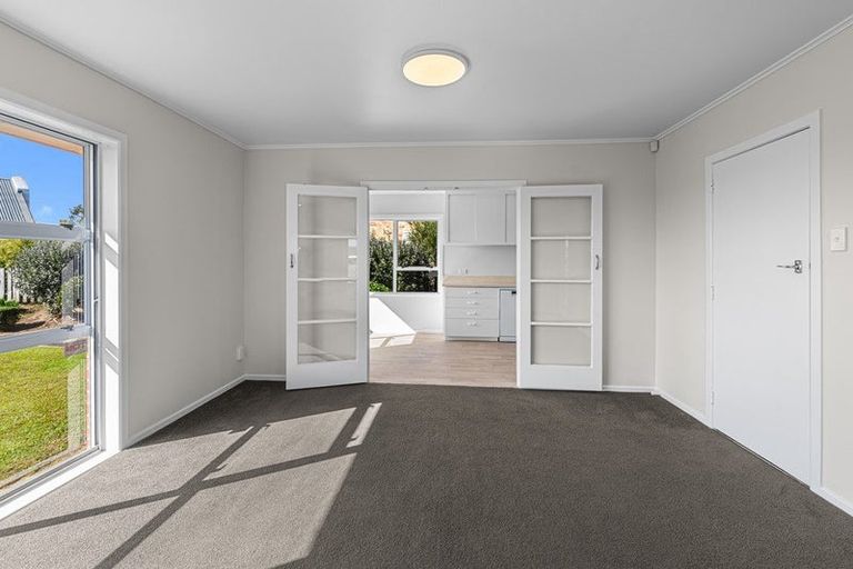 Photo of property in 27 View Road, Henderson, Auckland, 0612