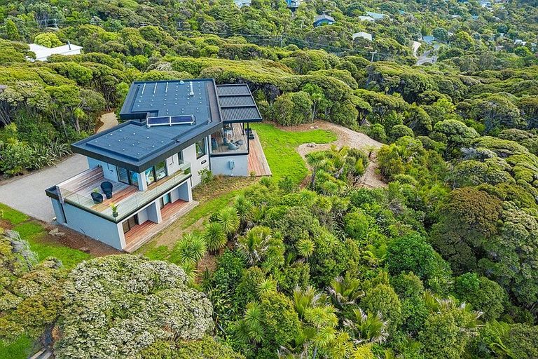 Photo of property in 124a Seaview Road, Piha, New Lynn, 0772