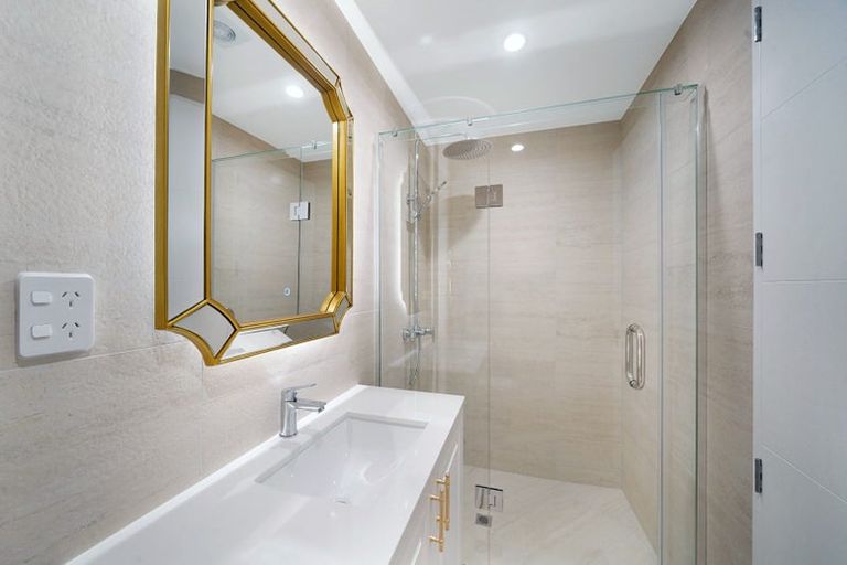 Photo of property in 9 Lomond Street, Newlands, Wellington, 6037