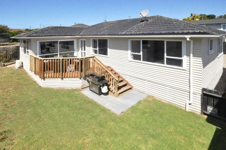 Photo of property in 86a Sylvan Crescent, Te Atatu South, Auckland, 0610