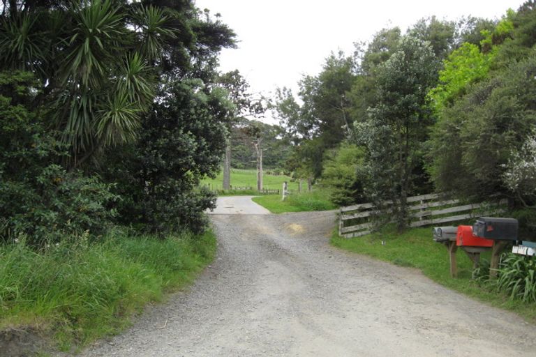 Photo of property in 193 Valley Road, Waimauku, 0881