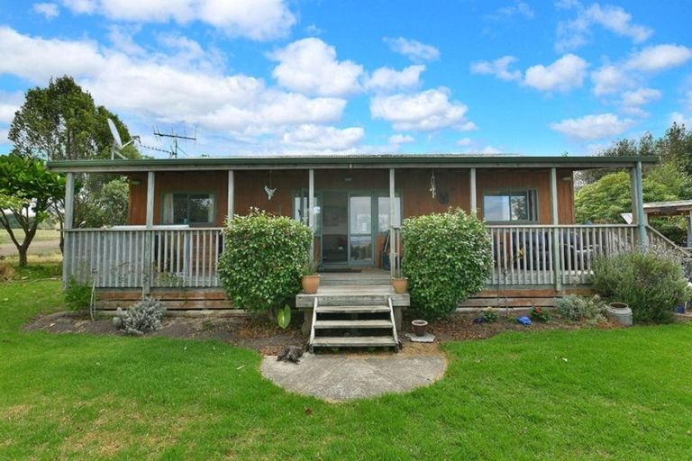 Photo of property in 39 Crosland Road, South Head, Helensville, 0874