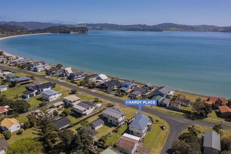 Photo of property in 1 Hardy Place, Cooks Beach, Whitianga, 3591