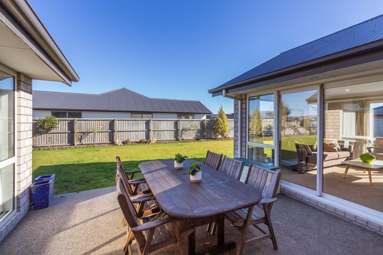 Photo of property in 18 Mcdermott Place, Halswell, Christchurch, 8025