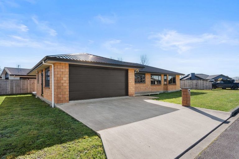 Photo of property in 1 Molesworth Street, Carterton, 5713