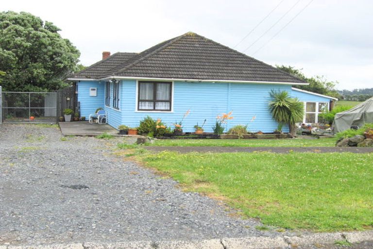 Photo of property in 20 Kiekie Road, Mangere Bridge, Auckland, 2022