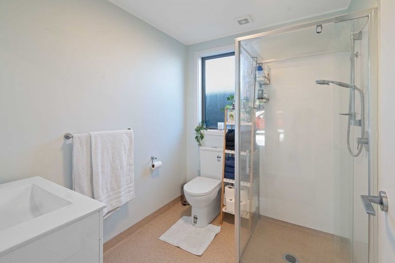 Photo of property in 9a Cuffs Road, Wainoni, Christchurch, 8061