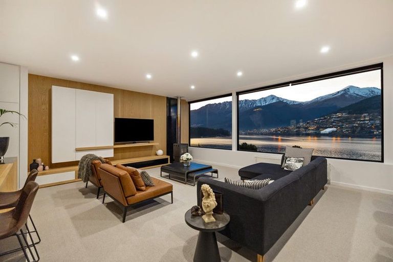 Photo of property in 594 Peninsula Road, Kelvin Heights, Queenstown, 9300