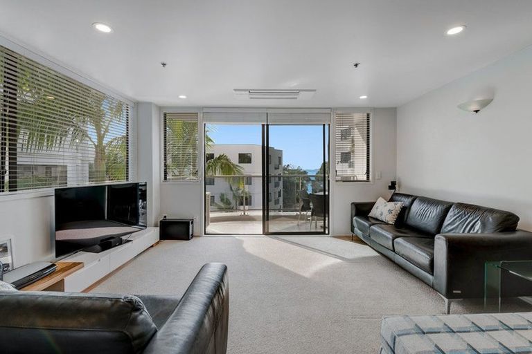 Photo of property in 3a/171 Hurstmere Road, Takapuna, Auckland, 0622