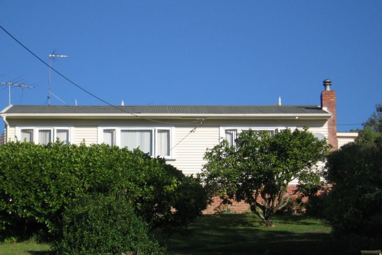 Photo of property in 590 Beach Road, Rothesay Bay, Auckland, 0630