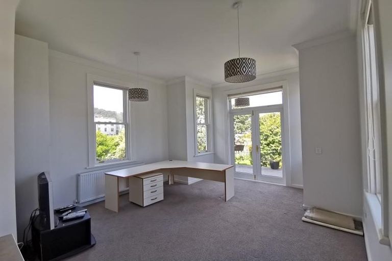 Photo of property in 76 Roxburgh Street, Mount Victoria, Wellington, 6011