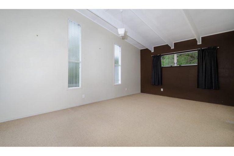 Photo of property in 22 Vina Place, Massey, Auckland, 0614