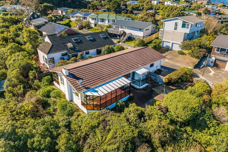 Photo of property in 22 Bushey Way, Maungaraki, Lower Hutt, 5010