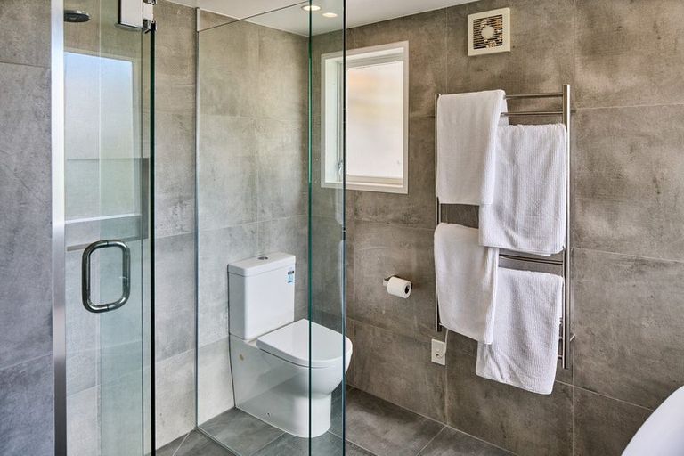 Photo of property in 25 Eskdale Road, Papakowhai, Porirua, 5024