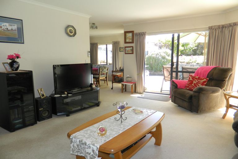 Photo of property in 11 Oakridge Drive, Kerikeri, 0230