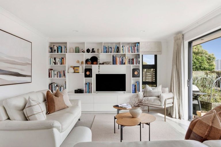 Photo of property in 24 Honiss Place, Cambridge, 3434