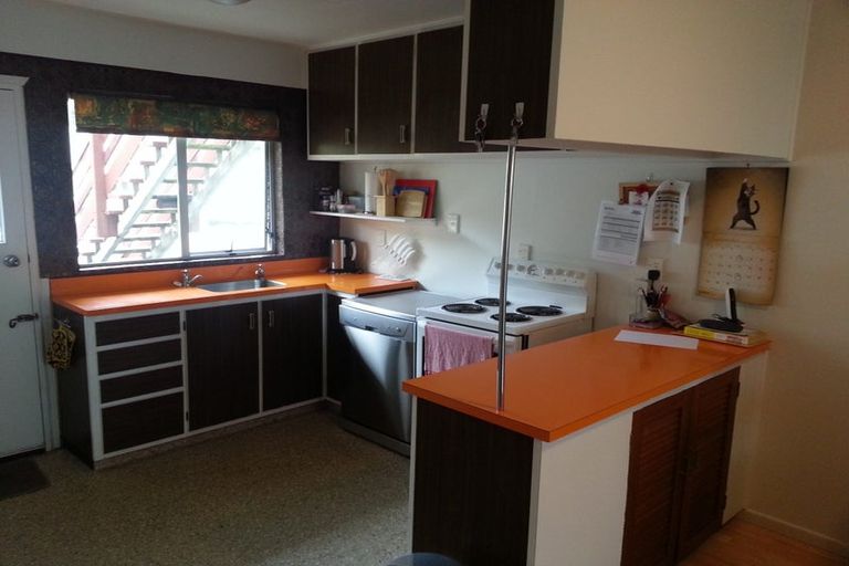 Photo of property in 2/201 Derwent Street, Island Bay, Wellington, 6023