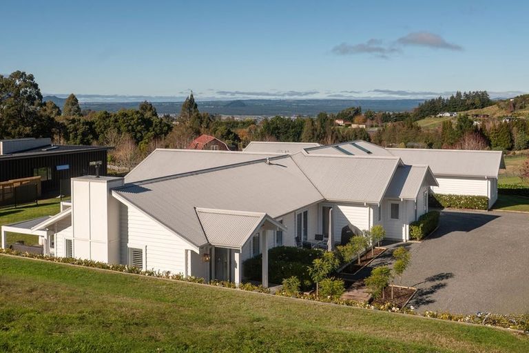 Photo of property in 2/21 Highland Drive, Acacia Bay, Taupo, 3385