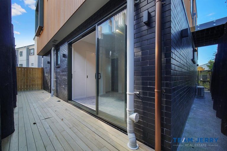 Photo of property in 20 Kuaha Road, Massey, Auckland, 0614