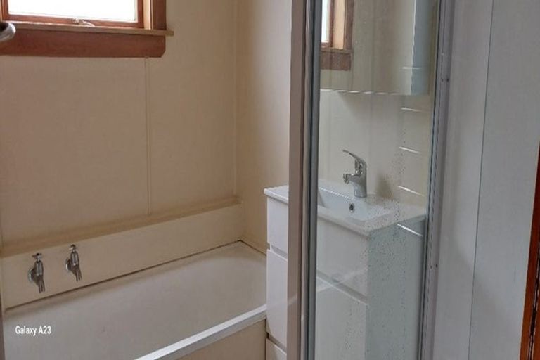 Photo of property in 15 Herald Terrace, Berhampore, Wellington, 6023