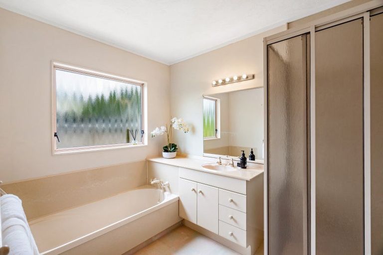 Photo of property in 4 Bishops Close, Greenmeadows, Napier, 4112