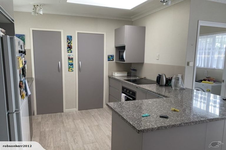 Photo of property in 10 Mirrabooka Avenue, Botany Downs, Auckland, 2010