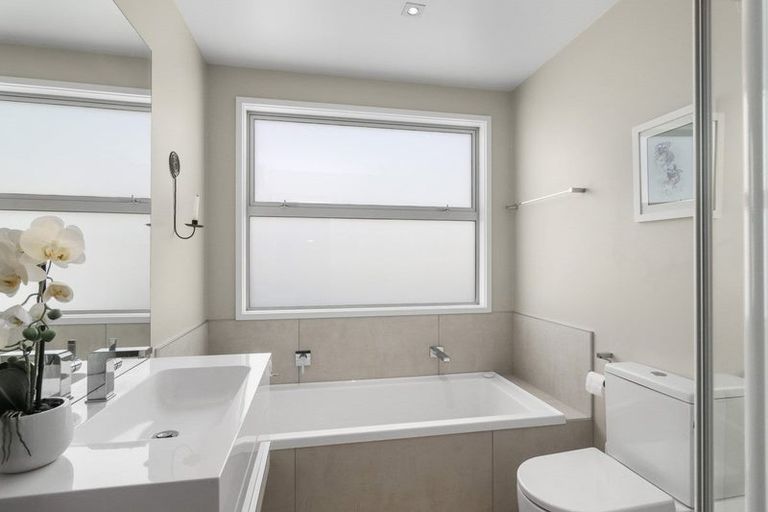 Photo of property in 16 Saint Pauls Drive, Brookfield, Tauranga, 3110