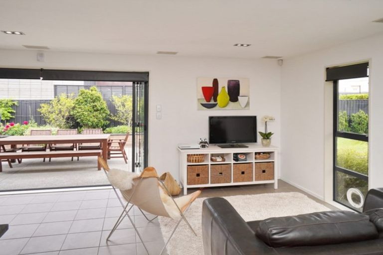 Photo of property in 43 Westpark Drive, Burnside, Christchurch, 8053