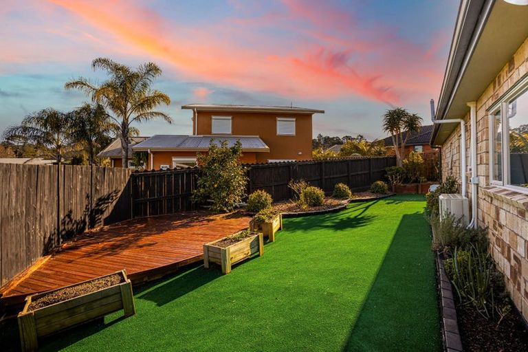 Photo of property in 21 Bradnor Meadows Drive, Swanson, Auckland, 0612