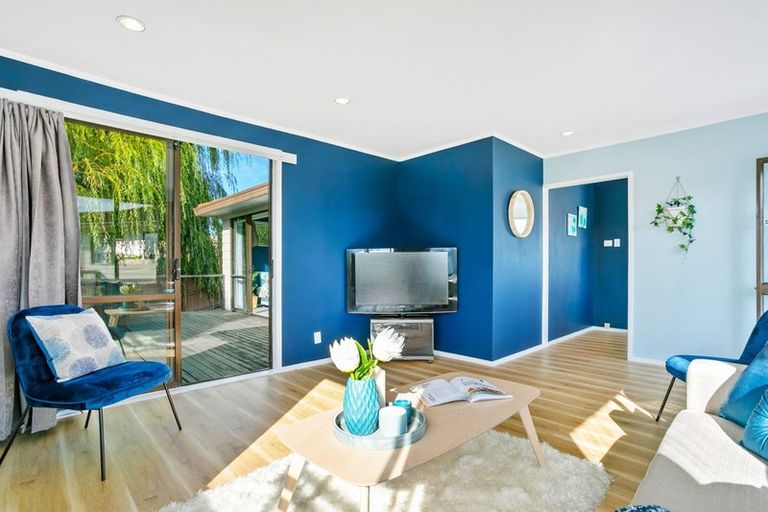 Photo of property in 2/221 Waitemata Drive, Ranui, Auckland, 0612