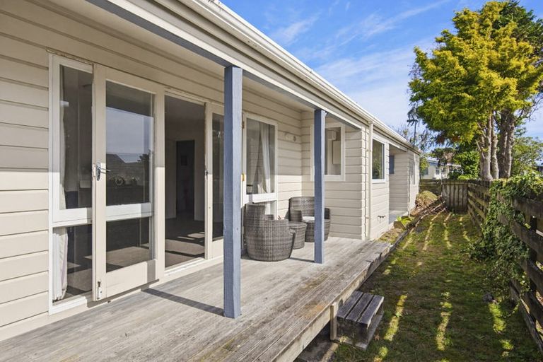 Photo of property in 90 Eatwell Avenue, Paraparaumu Beach, Paraparaumu, 5032