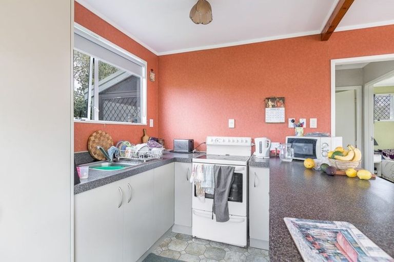 Photo of property in 5 Rapaki Place, Te Atatu Peninsula, Auckland, 0610