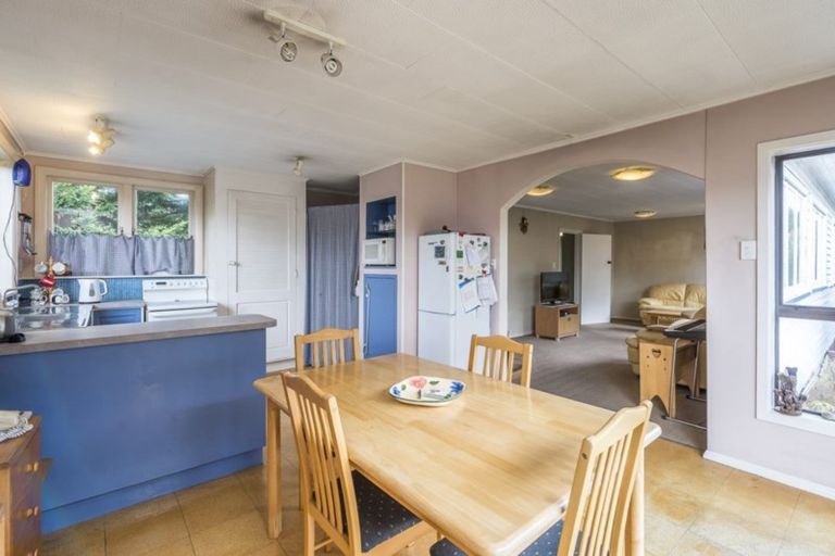 Photo of property in 11 Atarau Grove, Paraparaumu, 5032