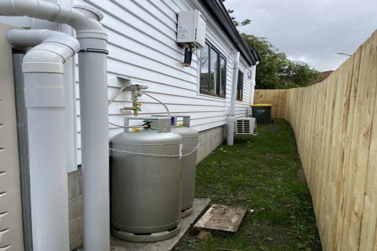 Photo of property in 15 Kiernan Place, Kelston, Auckland, 0602