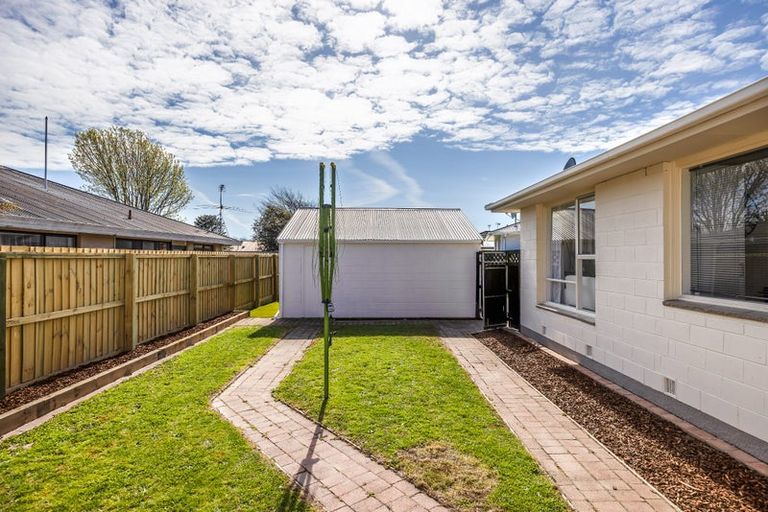 Photo of property in 2/18 Inwoods Road, Parklands, Christchurch, 8083