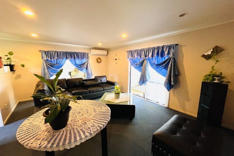Photo of property in 6 Lawson Way, Weymouth, Auckland, 2103